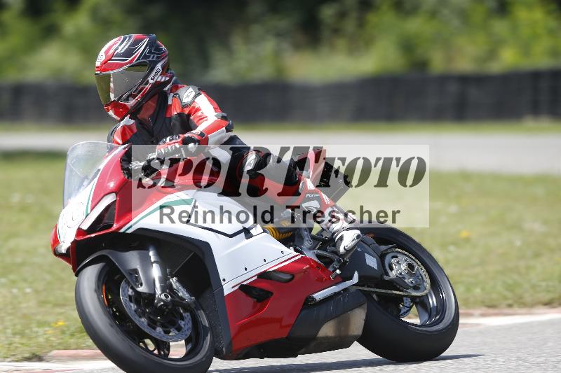 /27 12.06.2025 Ducati Schweiz Trackday Warmup  ADR/gruen-vert/40